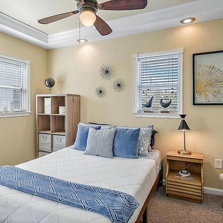Retro Retreat In Dtsp - Explore The Downtown Area St. Petersburg Exteriör bild