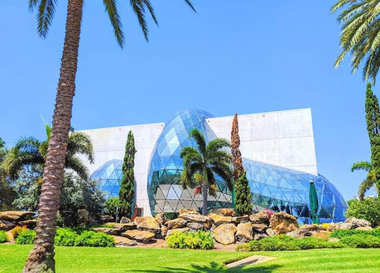 Retro Retreat In Dtsp - Explore The Downtown Area St. Petersburg Exteriör bild