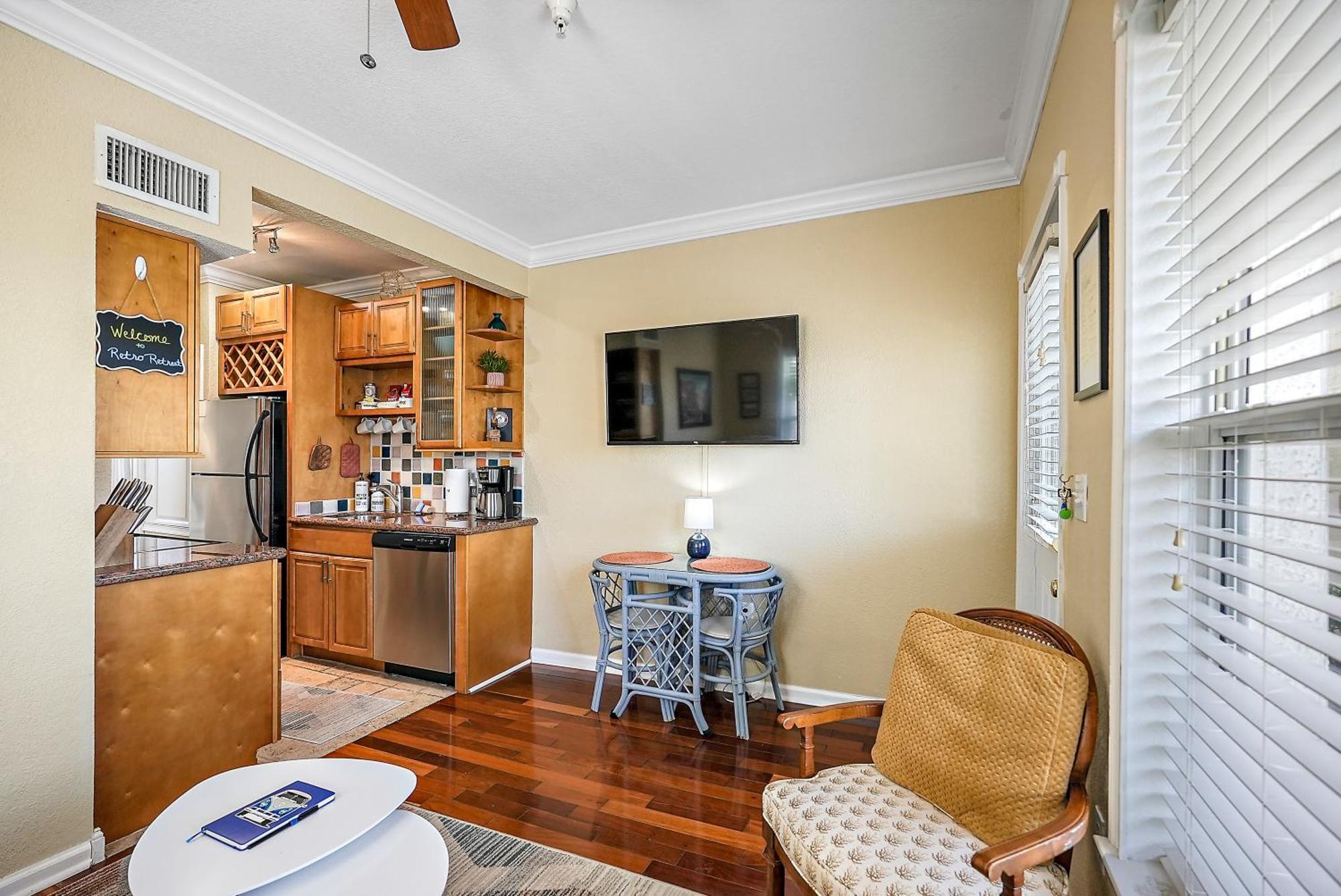 Retro Retreat In Dtsp - Explore The Downtown Area St. Petersburg Exteriör bild